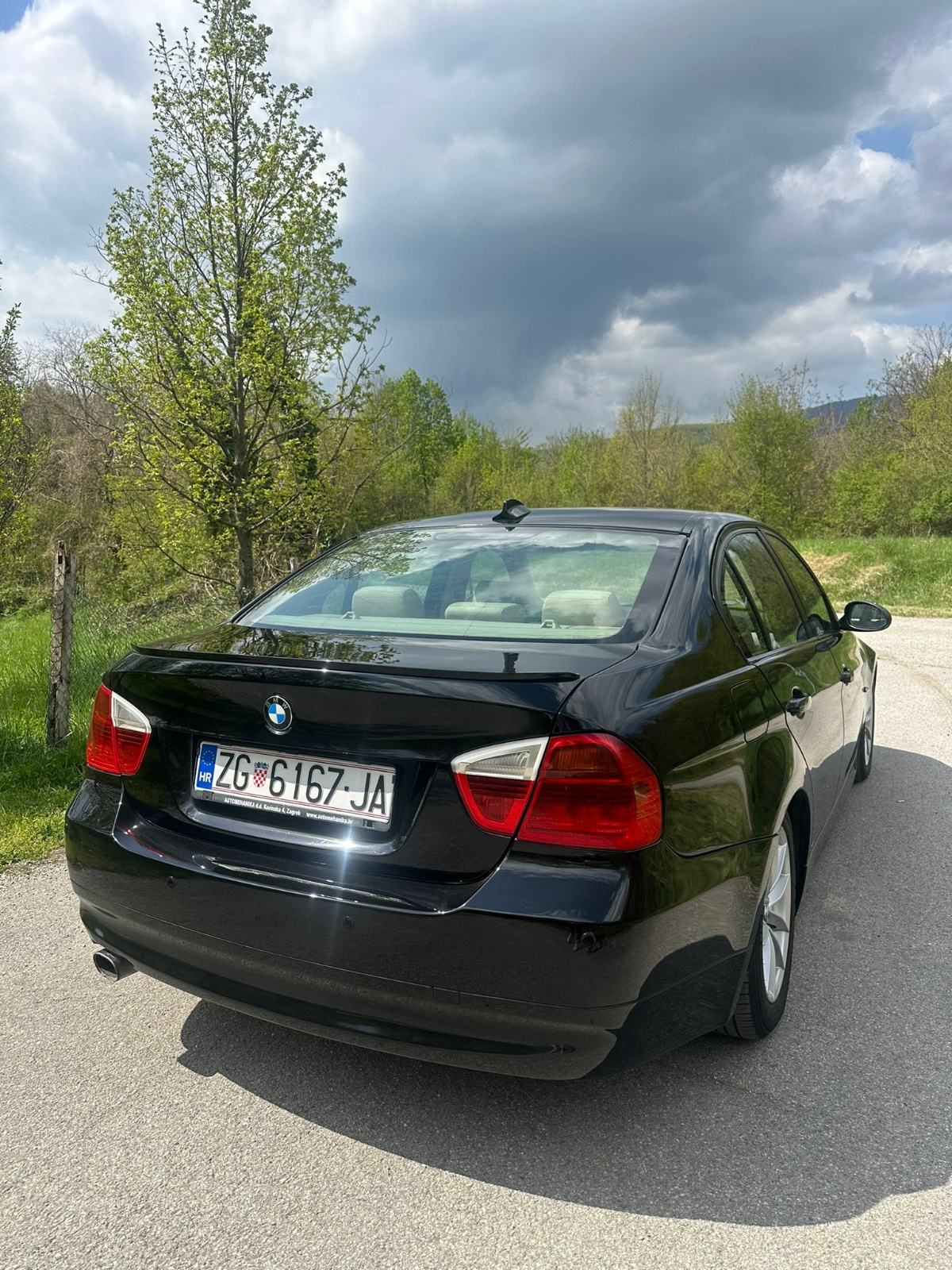 BMW serija 3 320d E90, koža, klima, registriran, fotografija 5