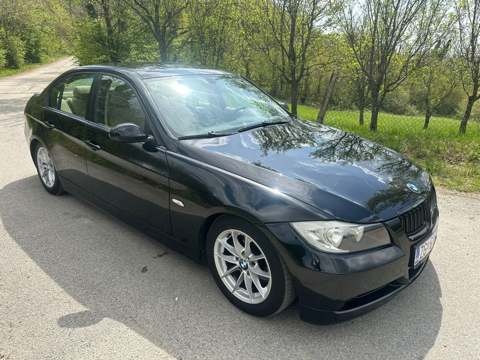 BMW serija 3 320d E90, koža, klima, registriran, fotografija 14