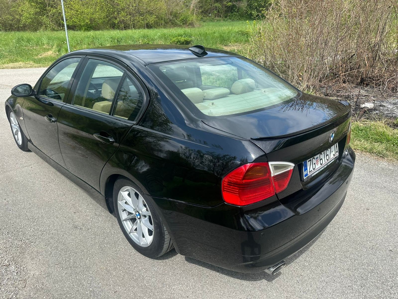 BMW serija 3 320d E90, koža, klima, registriran, fotografija 12