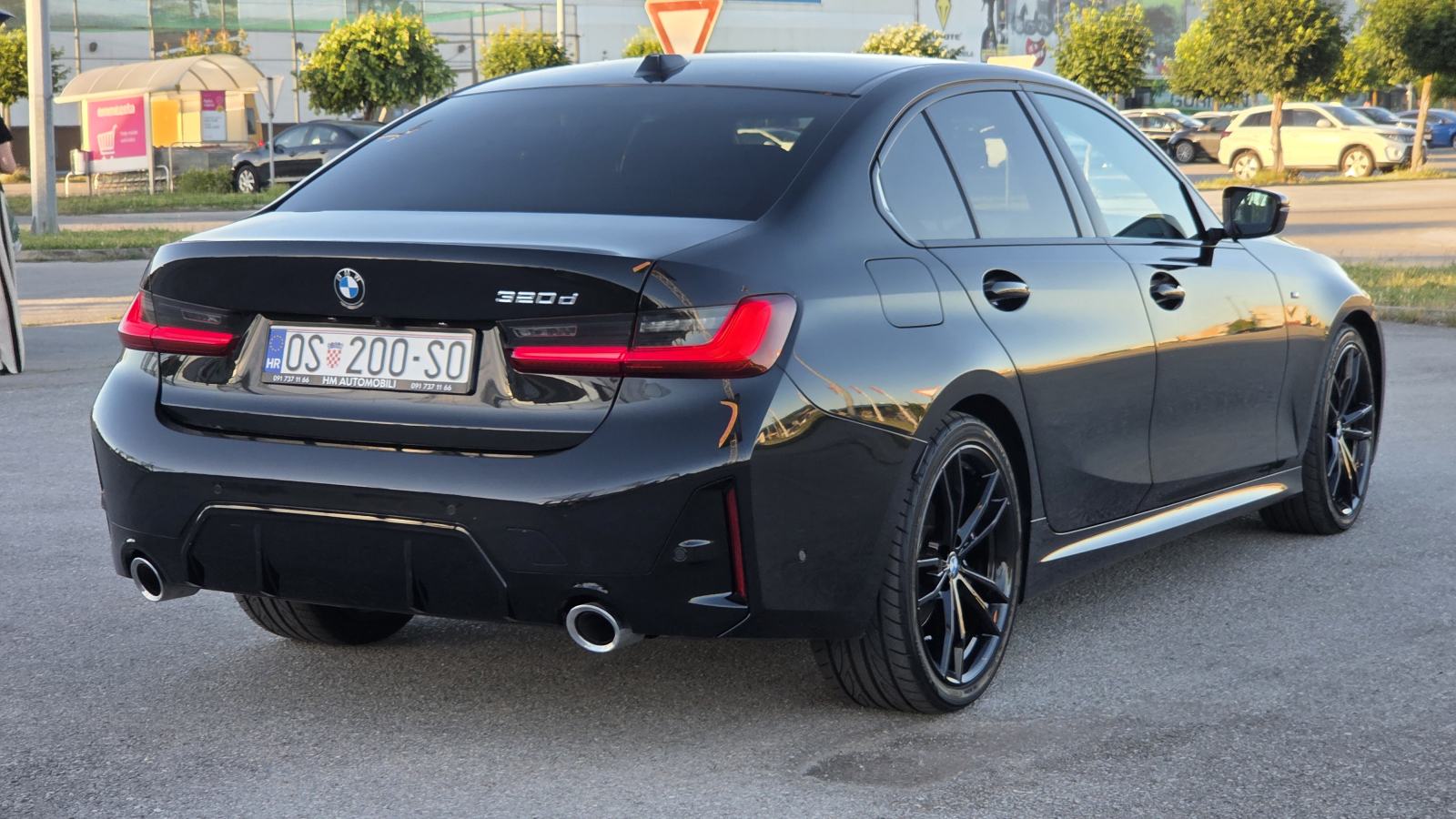 BMW serija 3 320d M-SPORT 28TKM SERVISNA NAVI KAMERA 360 TOP STANJE, fotografija 8