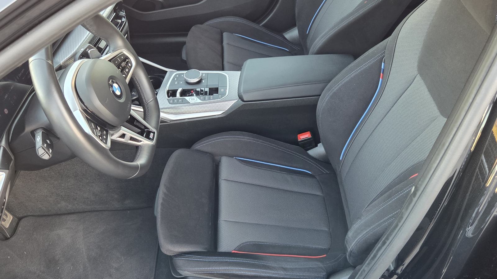 BMW serija 3 320d M-SPORT 28TKM SERVISNA NAVI KAMERA 360 TOP STANJE, fotografija 19