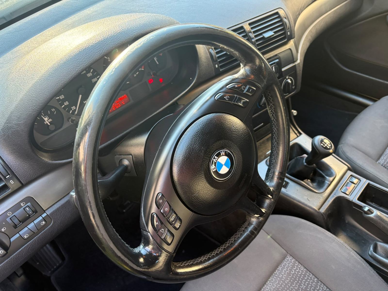 BMW serija 3 320d kupljen nov u RH kod Tomića, fotografija 6