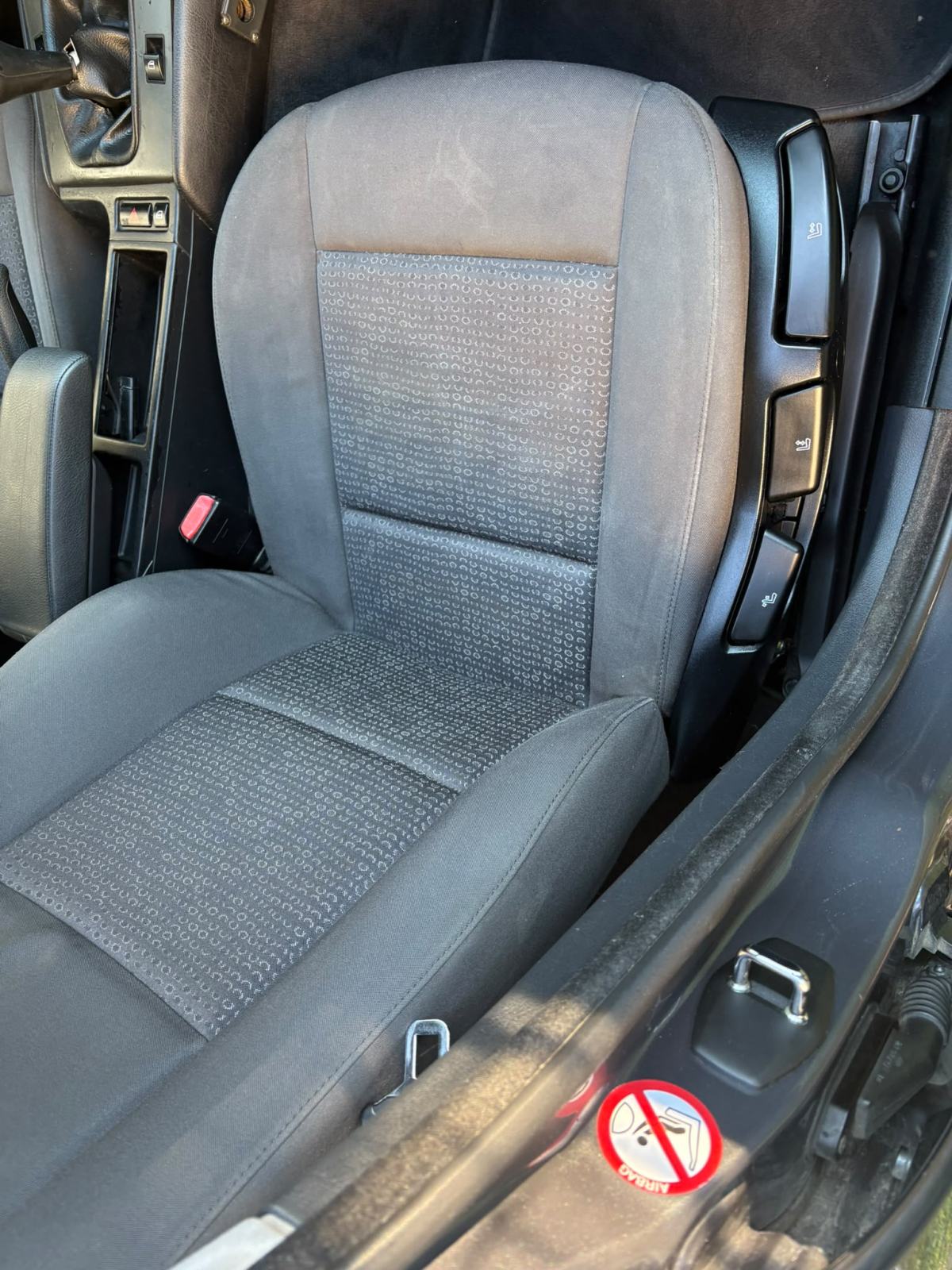 BMW serija 3 320d kupljen nov u RH kod Tomića, fotografija 7