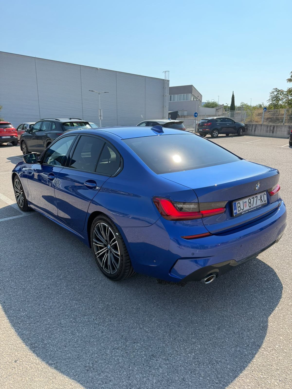 BMW 320d xDrive M Sport – Portimao Blue, fotografija 3