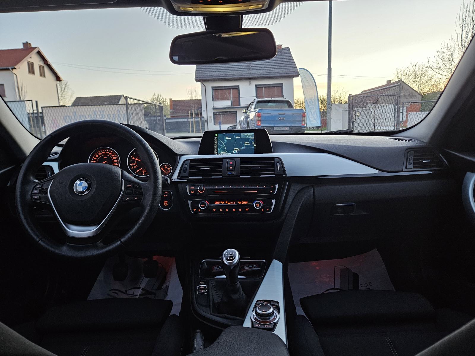 BMW serija 3 320d SPORT LINE,NAVIGACIJA,MODELI VOŽNJE,REZERVIRANO!, fotografija 12