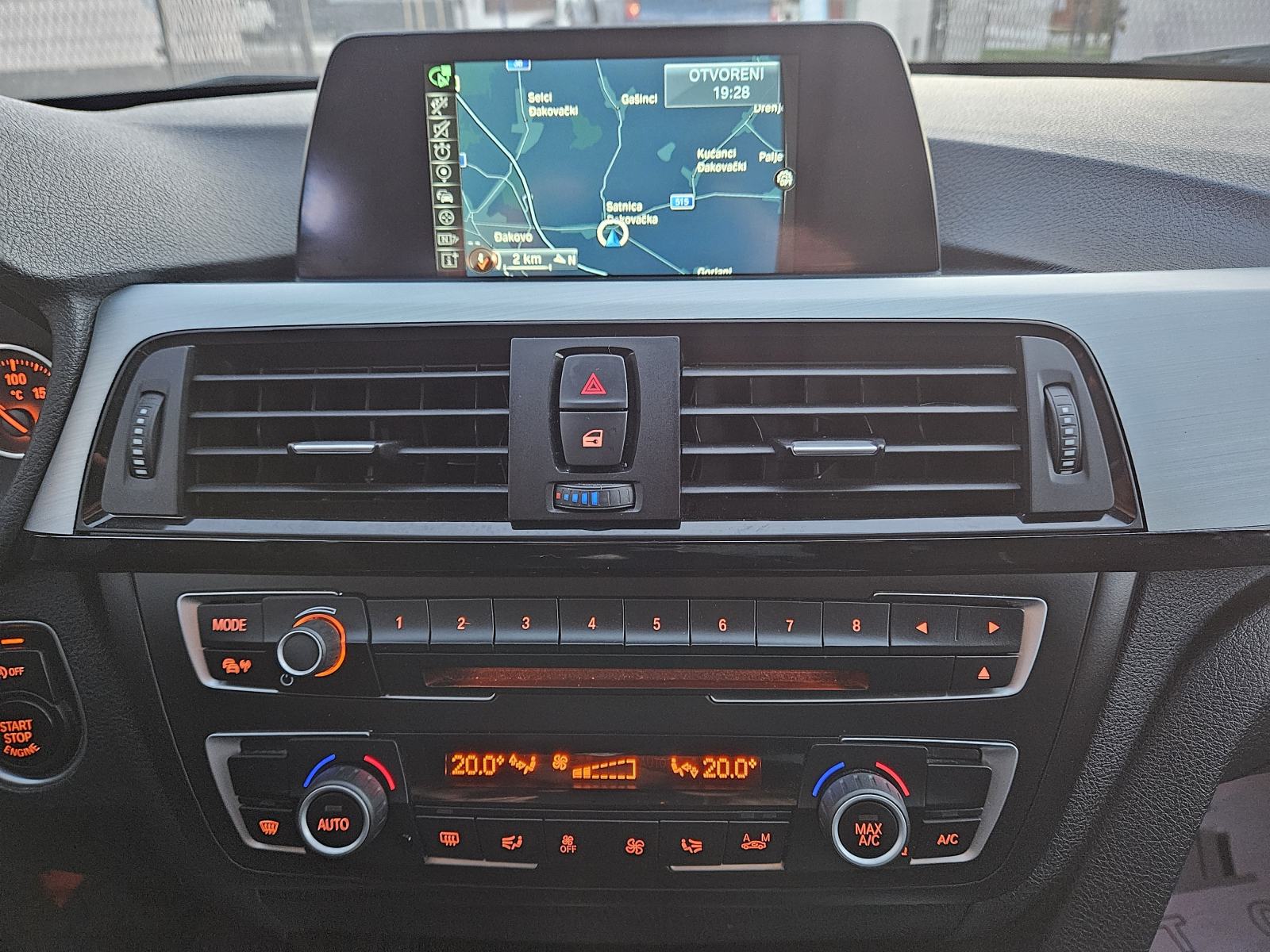 BMW serija 3 320d SPORT LINE,NAVIGACIJA,MODELI VOŽNJE,REZERVIRANO!, fotografija 19