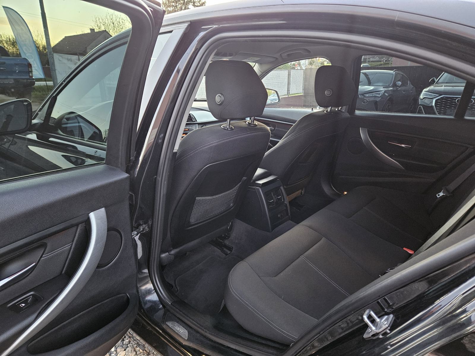 BMW serija 3 320d SPORT LINE,NAVIGACIJA,MODELI VOŽNJE,REZERVIRANO!, fotografija 15