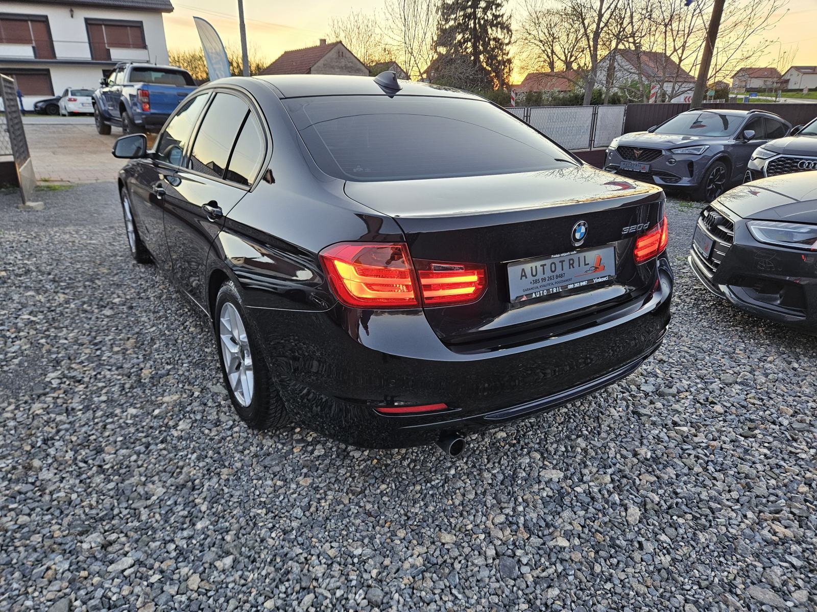 BMW serija 3 320d SPORT LINE,NAVIGACIJA,MODELI VOŽNJE,REZERVIRANO!, fotografija 4
