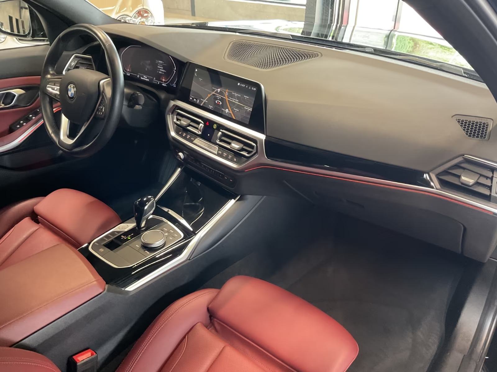 BMW serija 3 320d SPORTLINE * RJEŠAVAMO LEASING *, fotografija 8