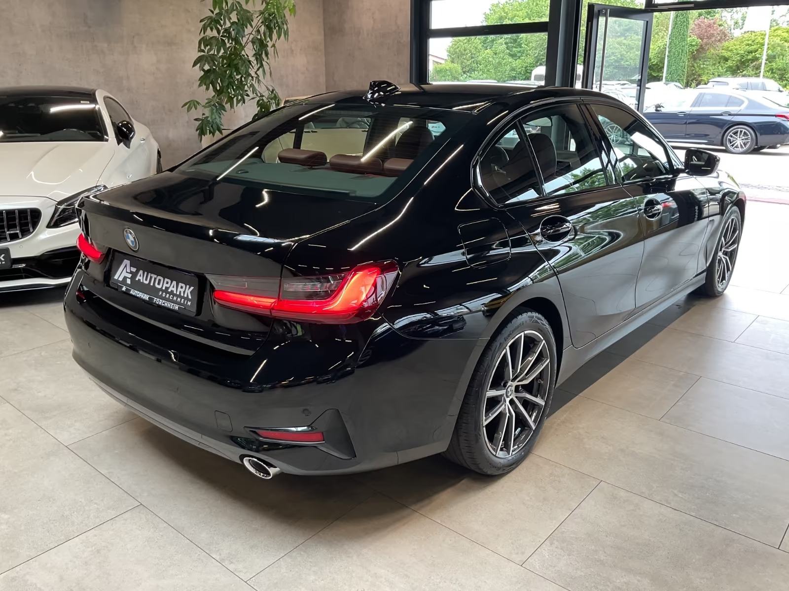 BMW serija 3 320d SPORTLINE * RJEŠAVAMO LEASING *, fotografija 4