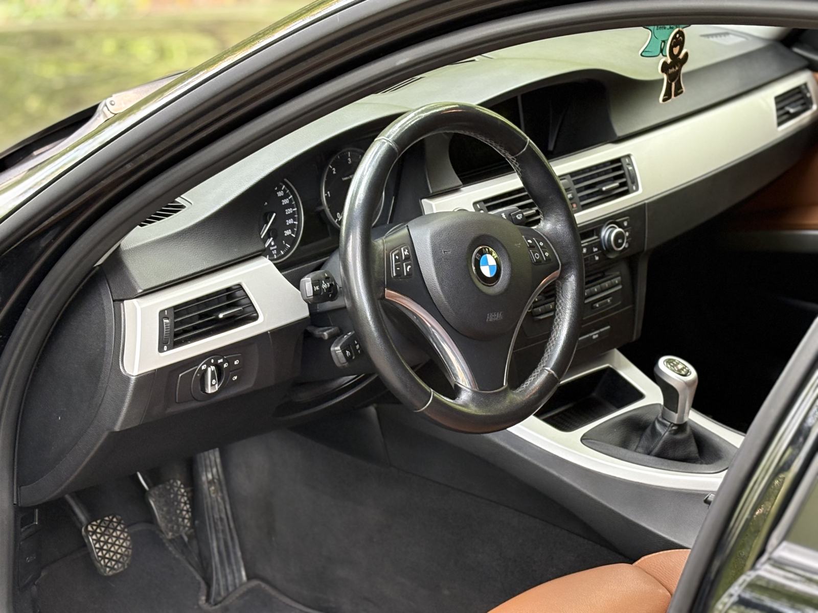 BMW serija 3 320d Tipke na volanu, Grijana sjedala, Dvozonska klima, fotografija 12