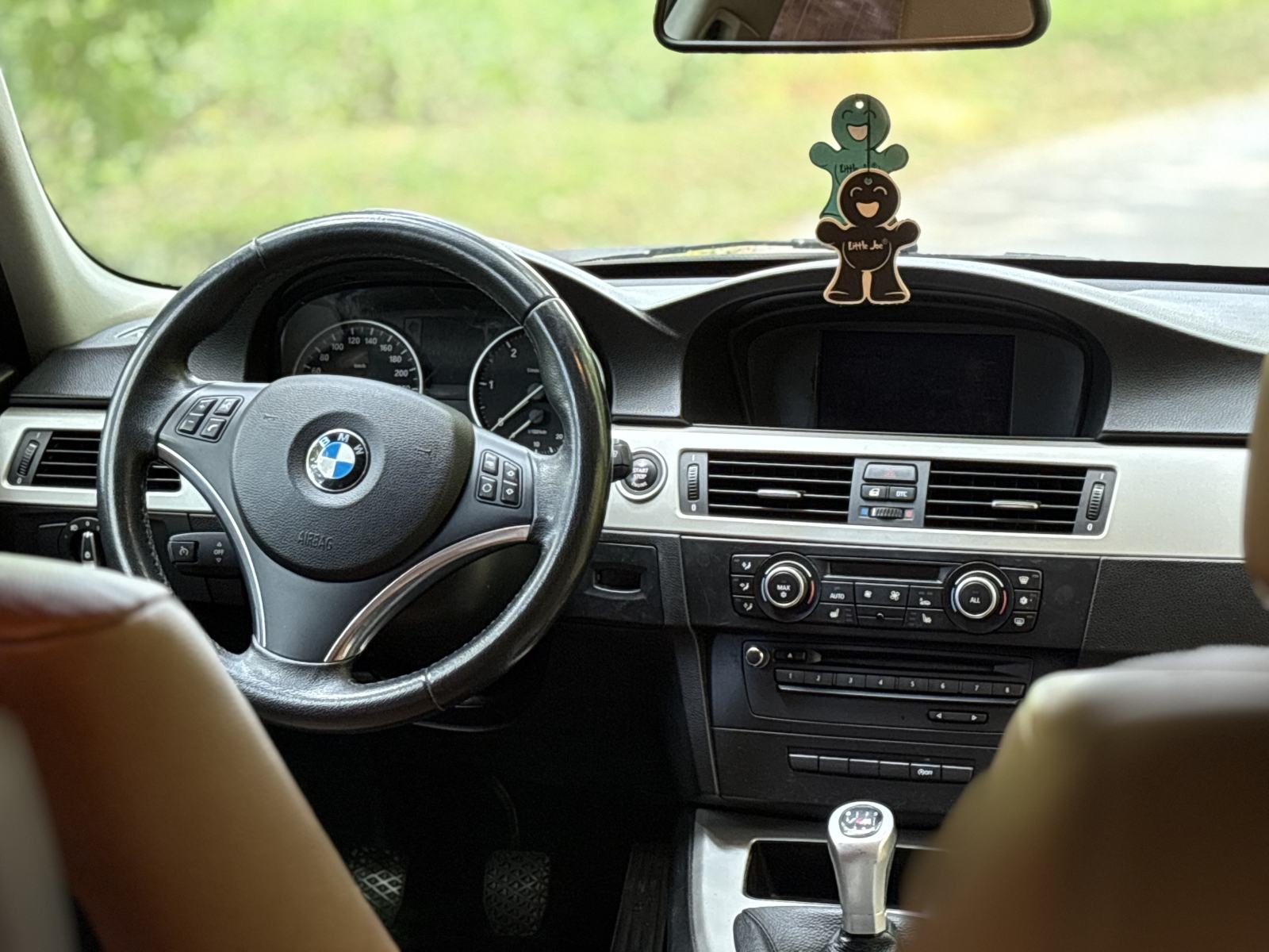 BMW serija 3 320d Tipke na volanu, Grijana sjedala, Dvozonska klima, fotografija 13