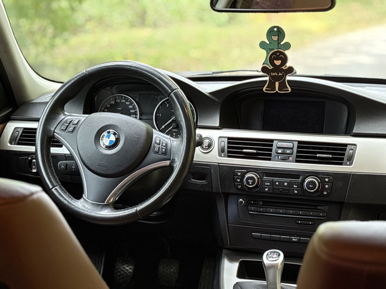 BMW serija 3 320d Tipke na volanu, Grijana sjedala, Dvozonska klima, fotografija 16