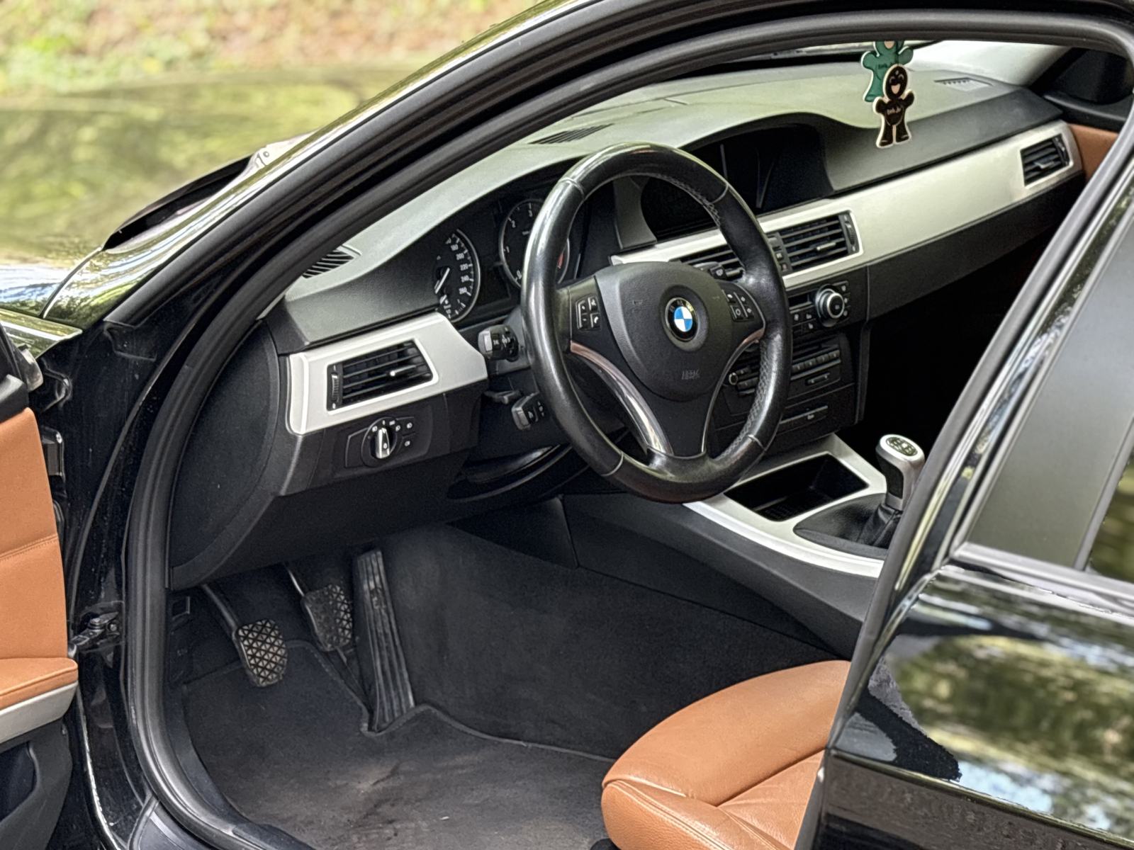 BMW serija 3 320d Tipke na volanu, Grijana sjedala, Dvozonska klima, fotografija 11