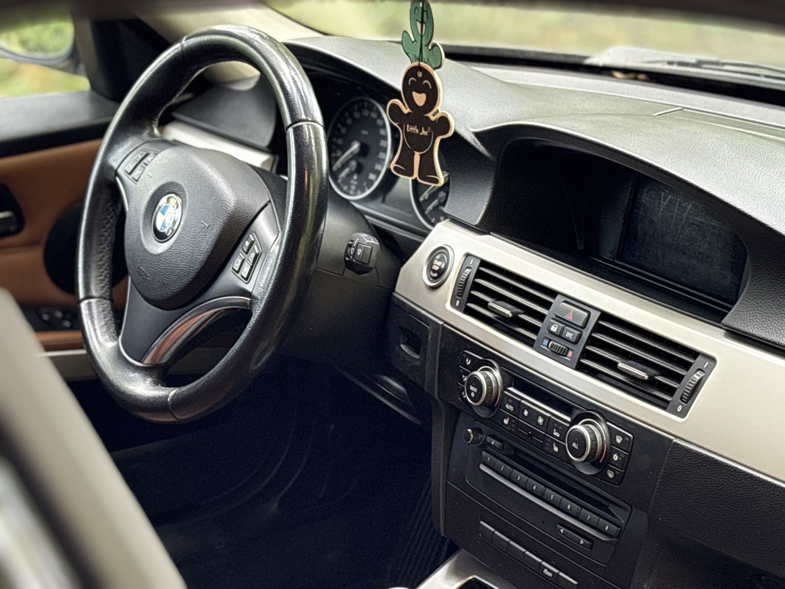 BMW serija 3 320d Tipke na volanu, Grijana sjedala, Dvozonska klima, fotografija 10