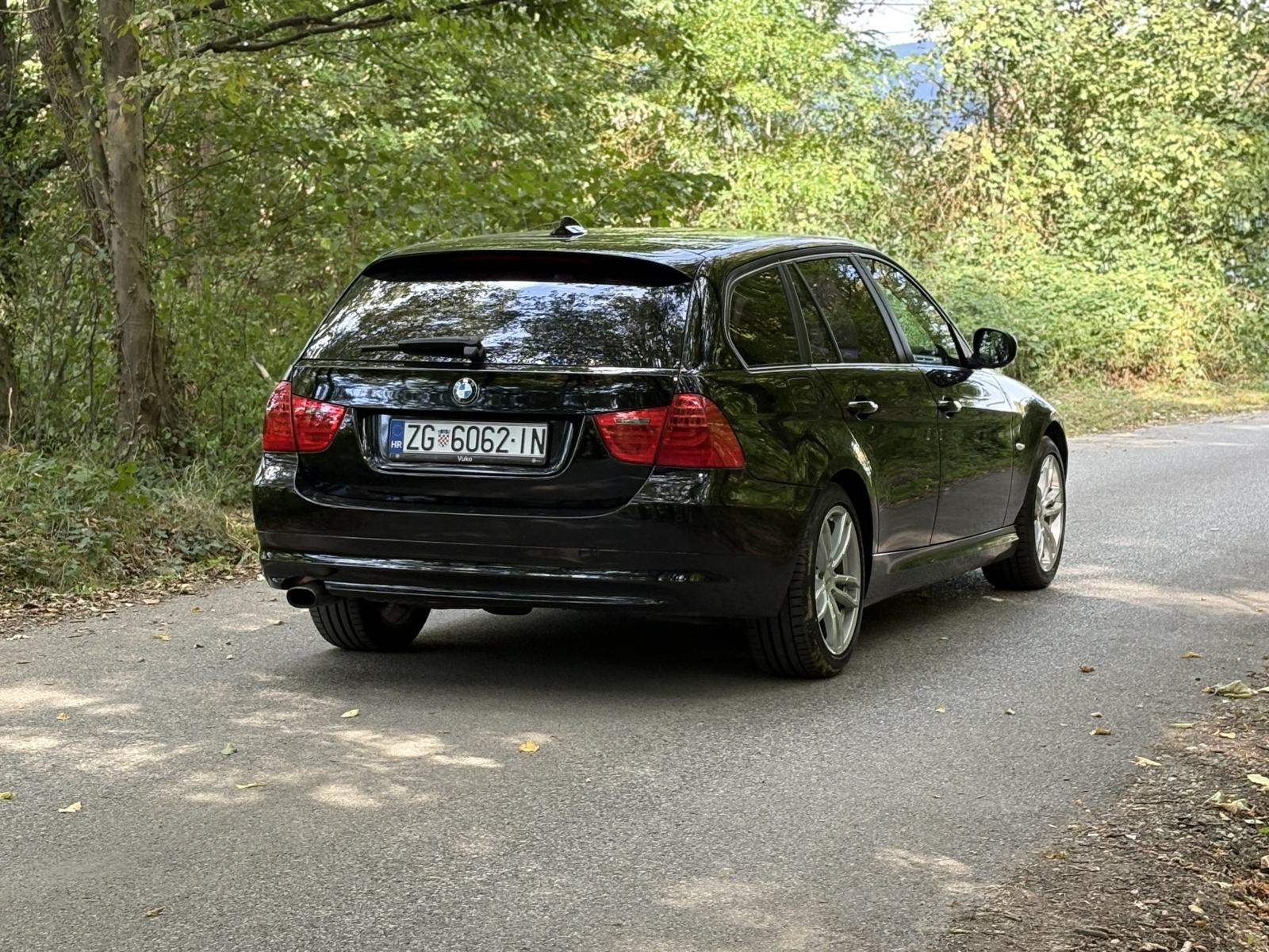 BMW serija 3 320d Tipke na volanu, Grijana sjedala, Dvozonska klima, fotografija 7