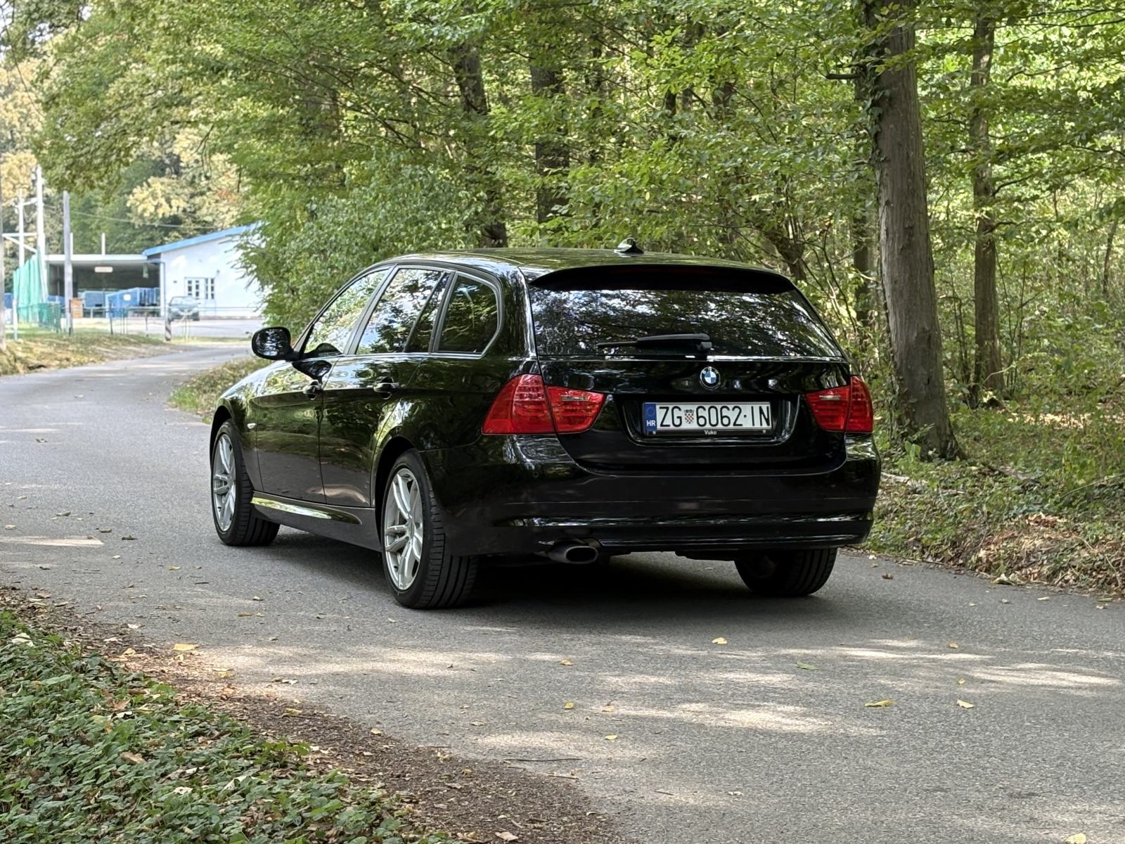 BMW serija 3 320d Tipke na volanu, Grijana sjedala, Dvozonska klima, fotografija 2