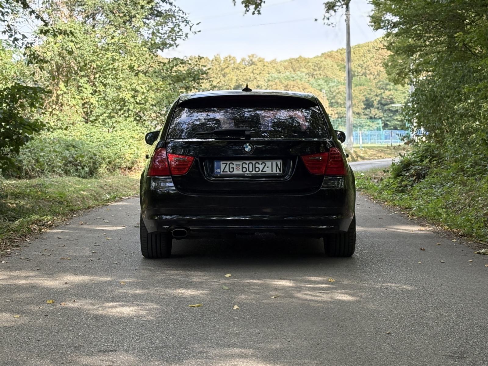 BMW serija 3 320d Tipke na volanu, Grijana sjedala, Dvozonska klima, fotografija 4