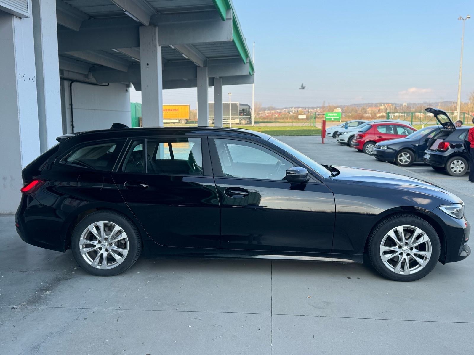 BMW serija 3 320d •VIRTUAL COCKPIT•LED SVJETLA•GRIJANJE SJEDALA•ALU, pogled izvana - slika 4