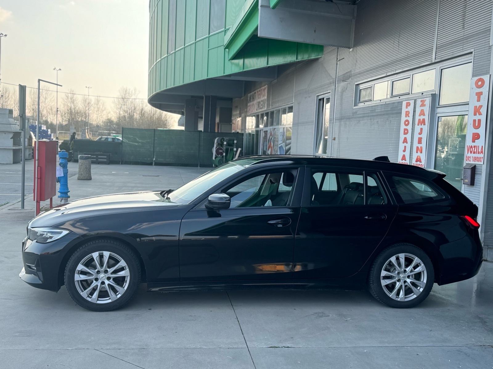 BMW serija 3 320d •VIRTUAL COCKPIT•LED SVJETLA•GRIJANJE SJEDALA•ALU, pogled izvana - slika 3