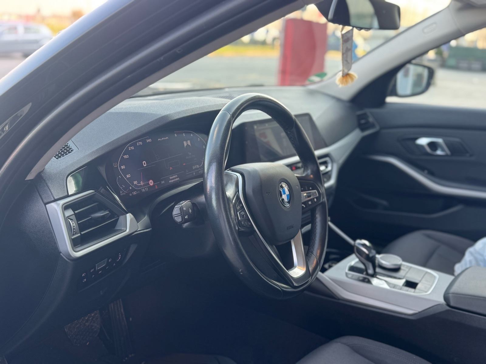 BMW serija 3 320d •VIRTUAL COCKPIT•LED SVJETLA•GRIJANJE SJEDALA•ALU, fotografija 12