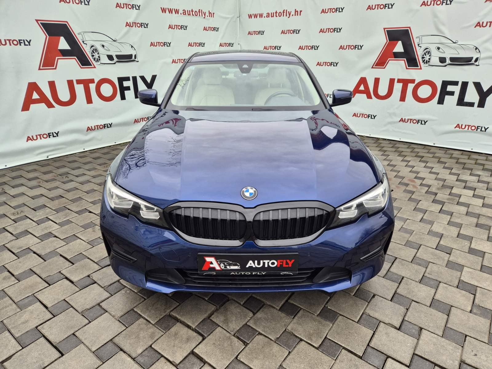 BMW serija 3 320d xDrive Sport Line, Shadow, Navigacija, Tempomat, 18", fotografija 2