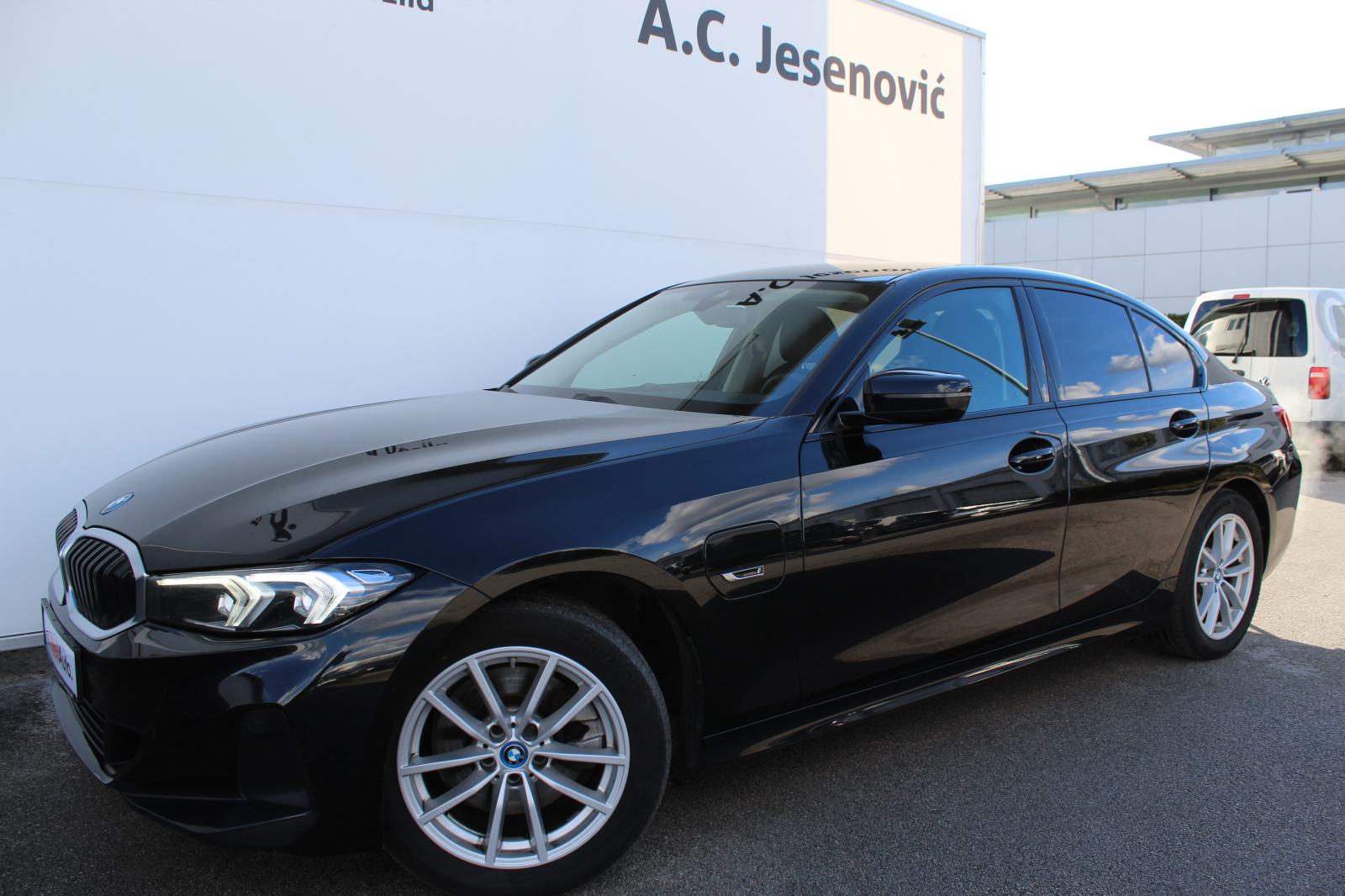 BMW serija 3 320e Aut., fotografija 6