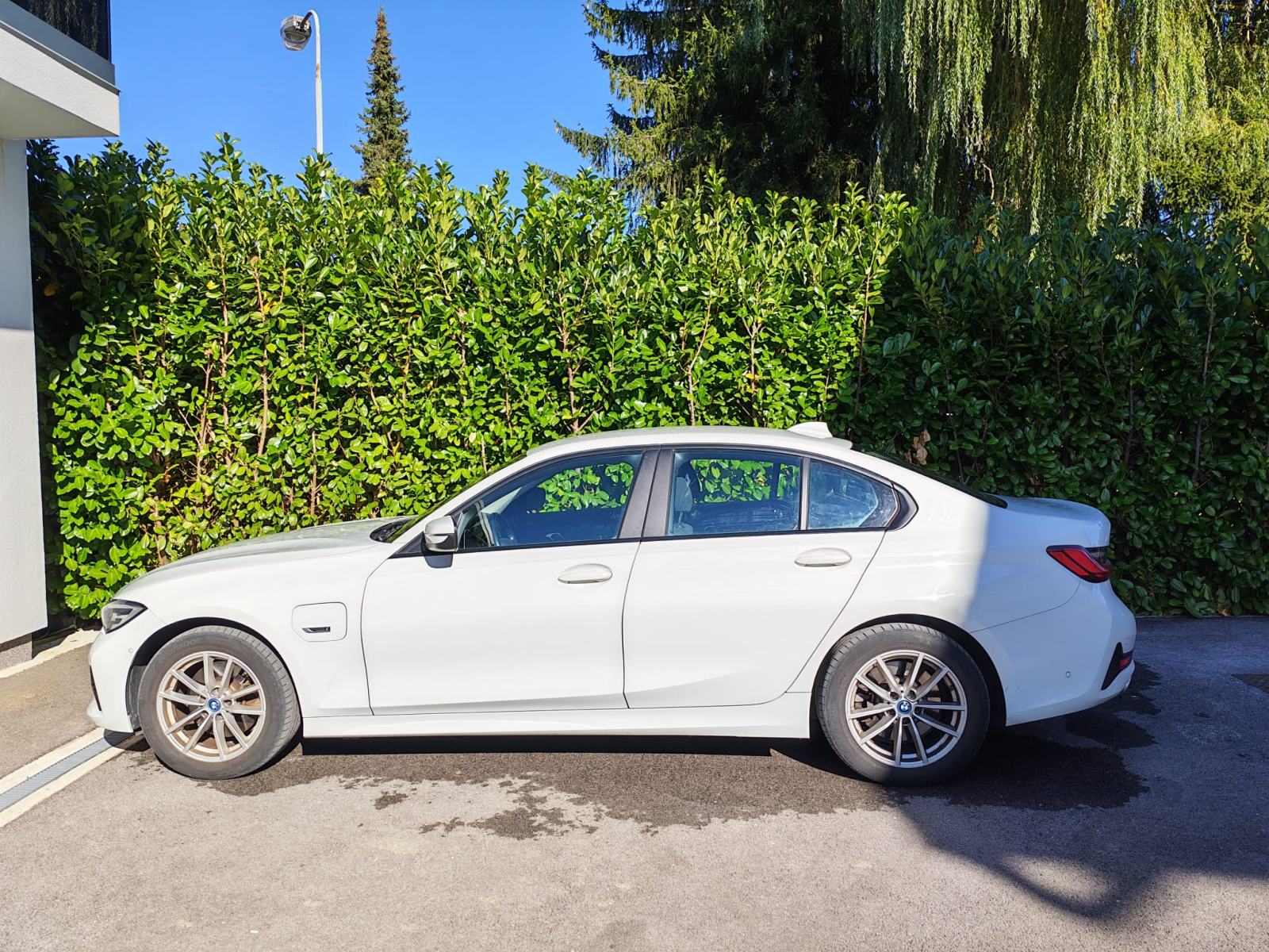 BMW serija 3 320e 2022, fotografija 1