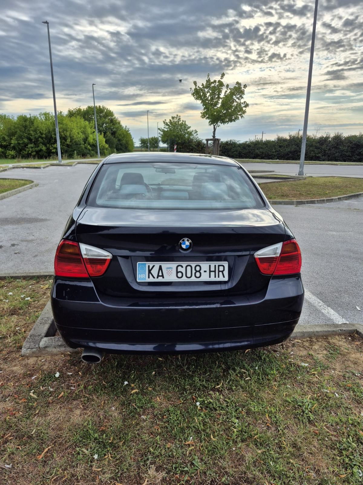BMW serija 3 320i, pogled izvana - slika 1