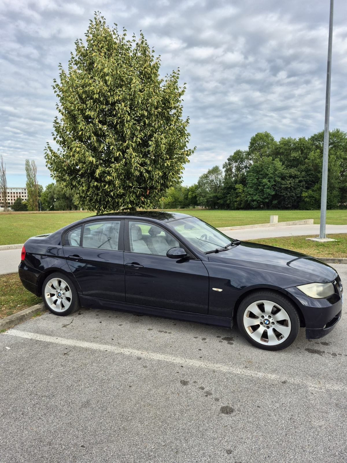 BMW serija 3 320i, pogled izvana - slika 2