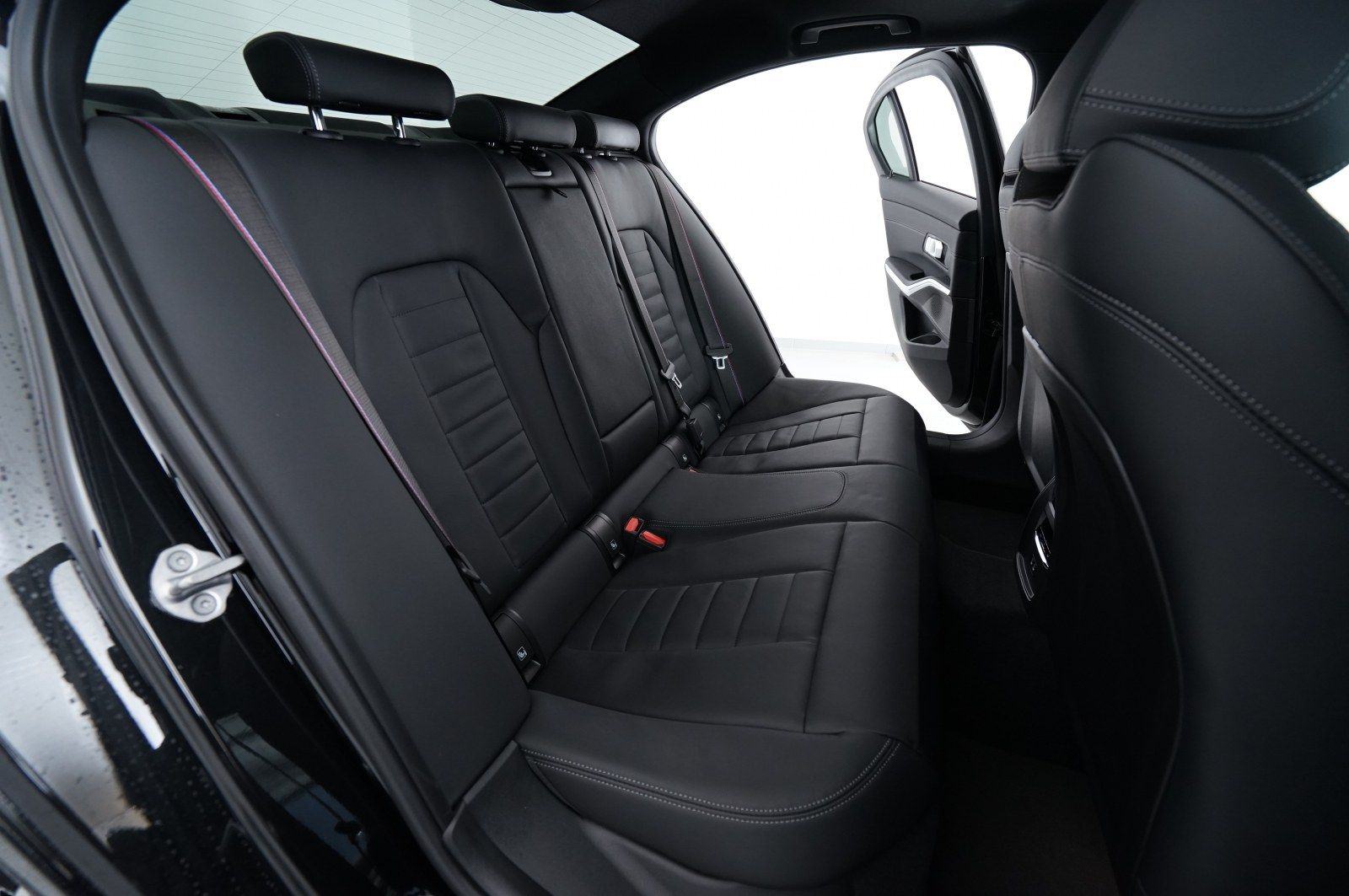 BMW serija 3 330d xDrive M-Sport, fotografija 9