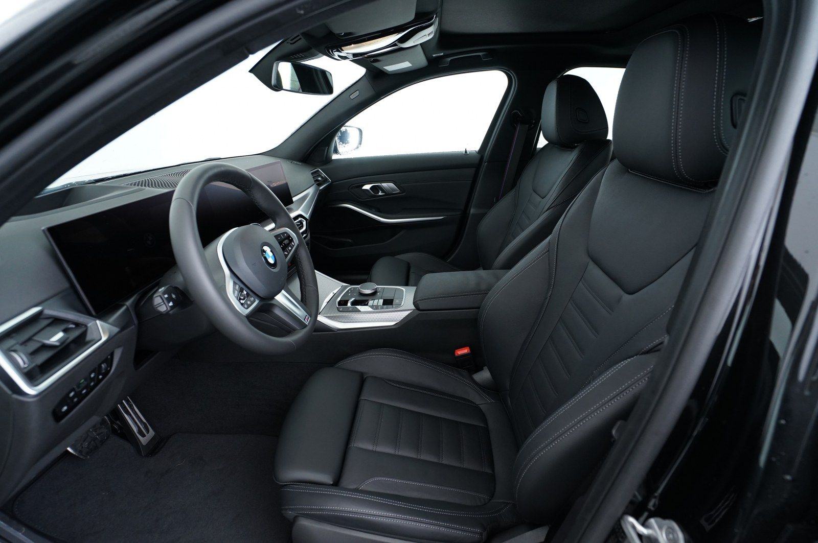 BMW serija 3 330d xDrive M-Sport, fotografija 8