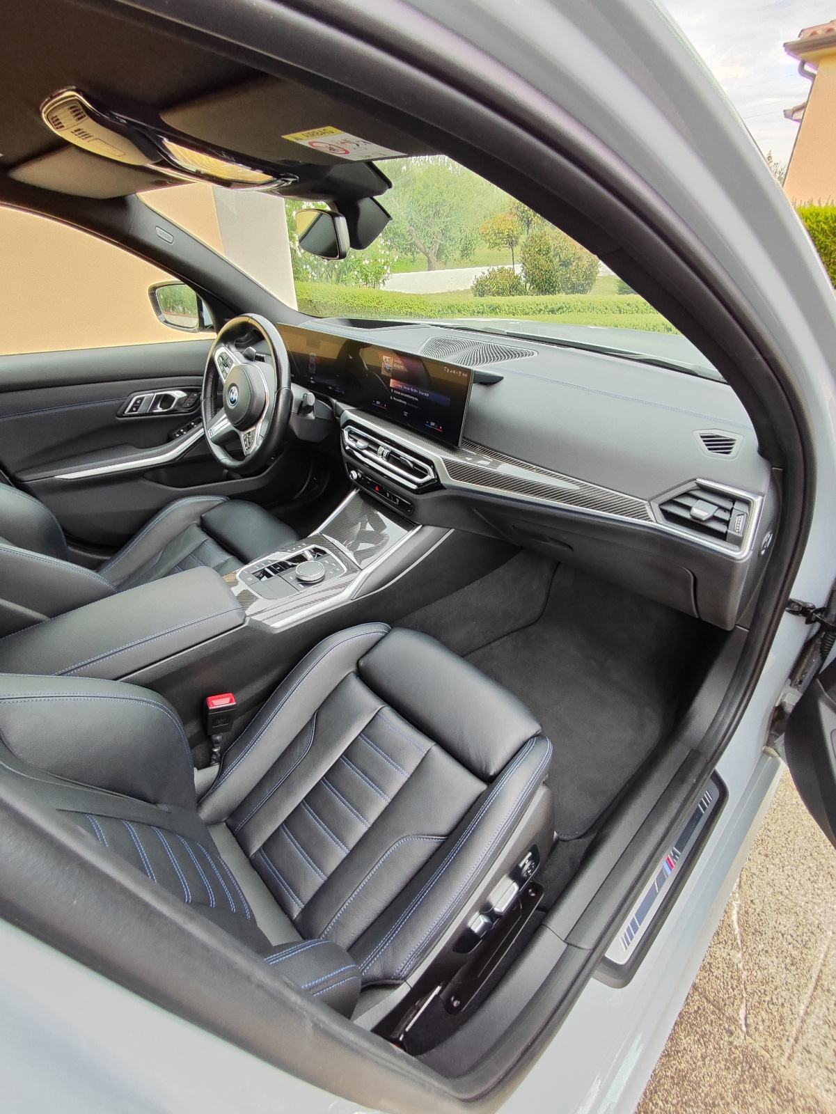 BMW serija 3 330e M Sport, fotografija 12