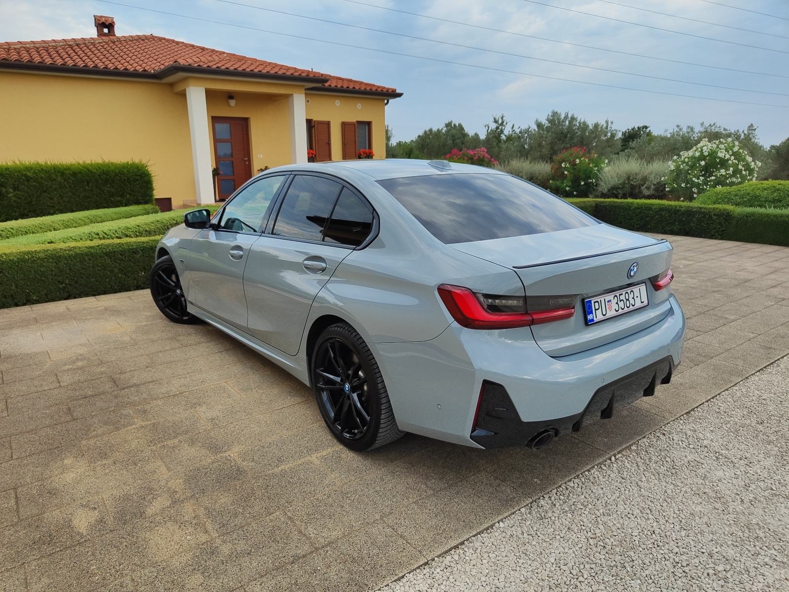 BMW serija 3 330e M Sport, fotografija 2