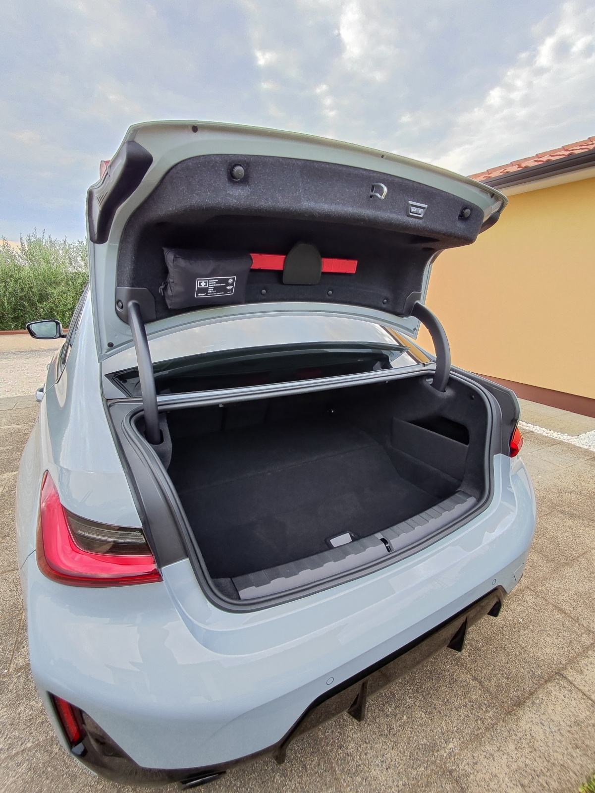 BMW serija 3 330e M Sport, fotografija 9