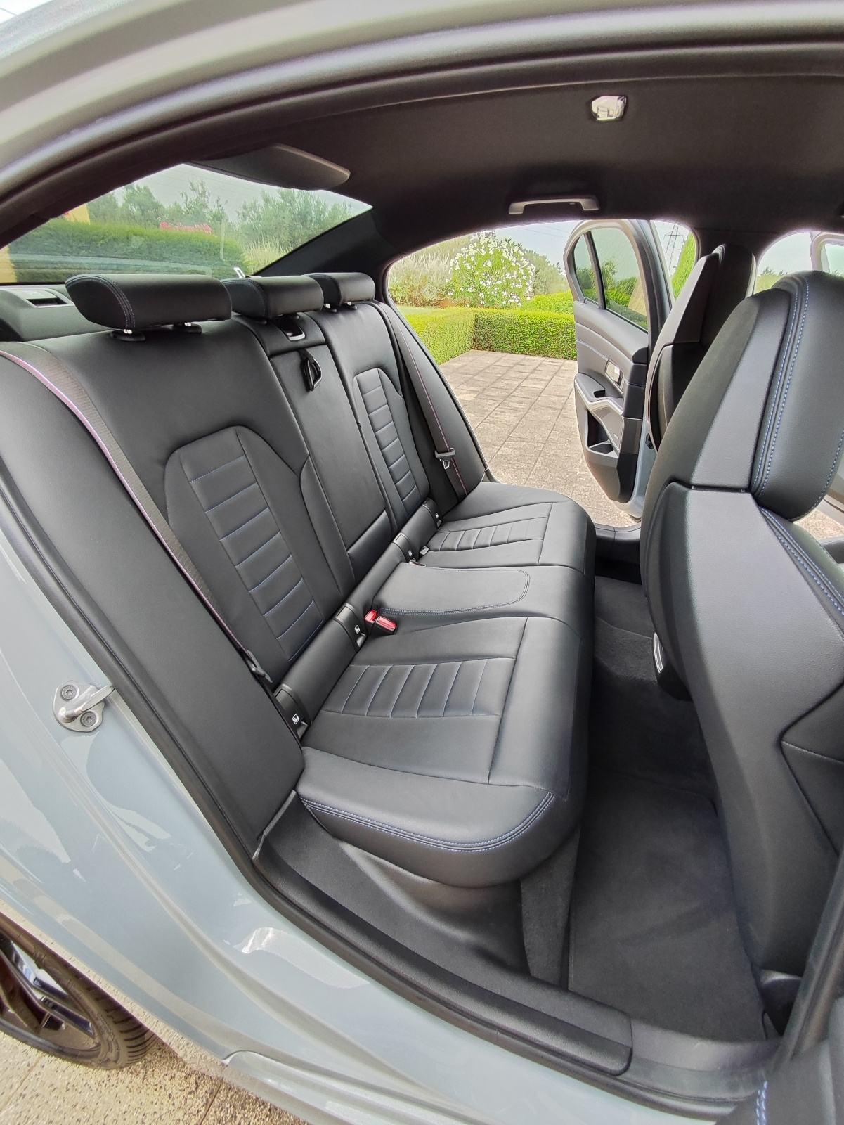 BMW serija 3 330e M Sport, fotografija 19
