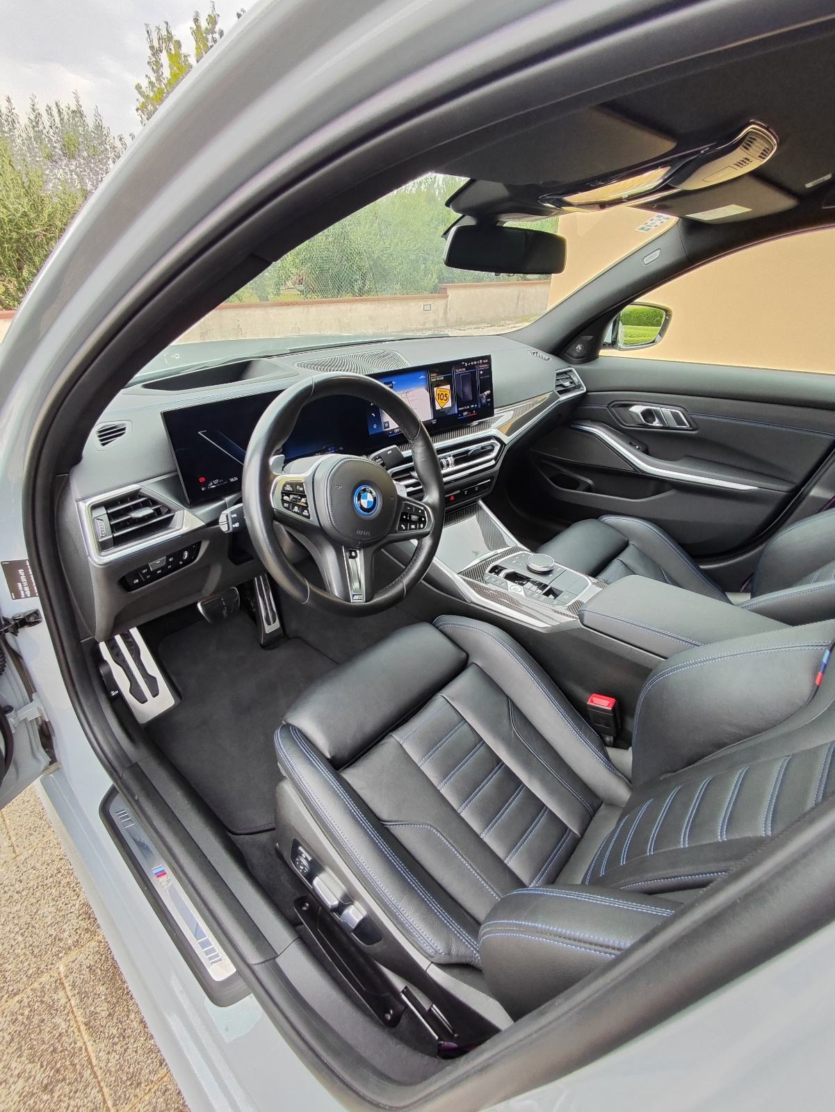 BMW serija 3 330e M Sport, fotografija 15