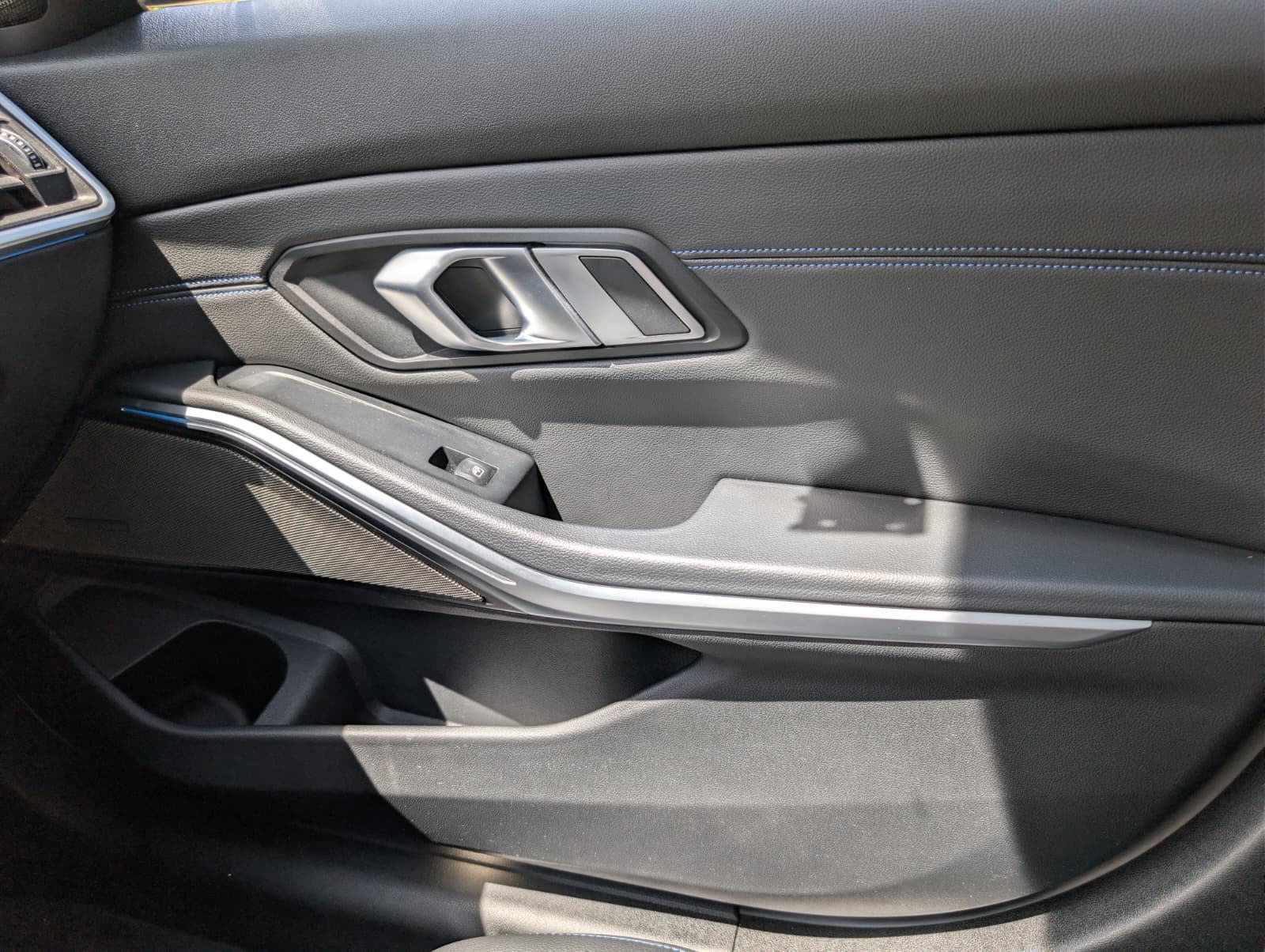 BMW 330e, M Sport, Laser, H&K, 19", Big Navi, fotografija 20