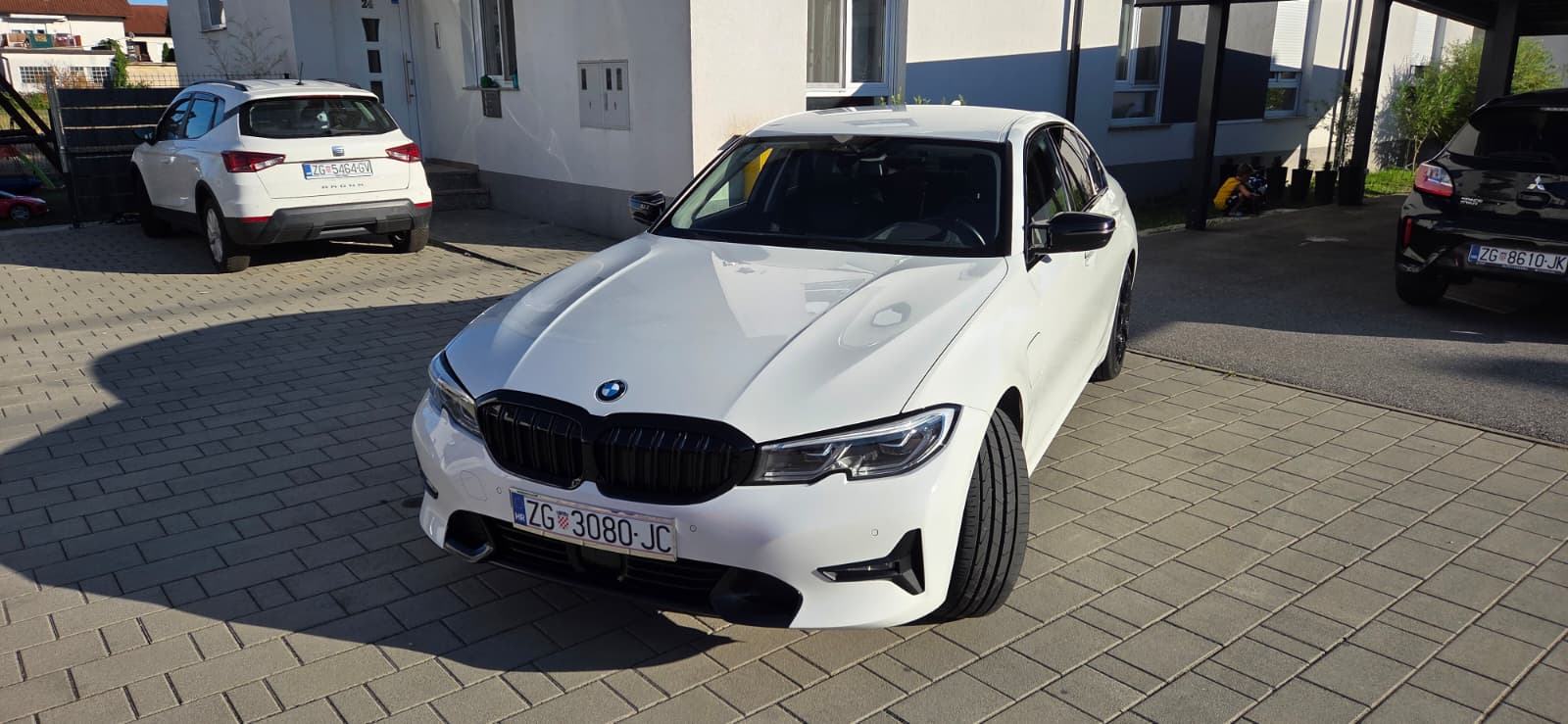 BMW serija 3 330e automatik, fotografija 3