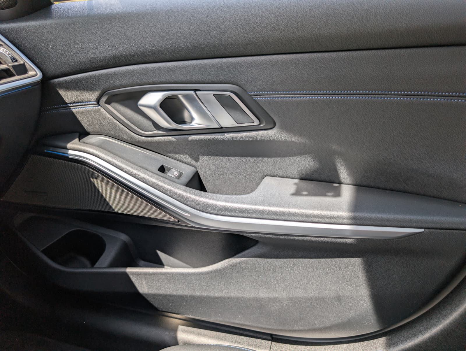 BMW 330e, M Sport, Laser, H&K, 19", Big Navi, fotografija 10