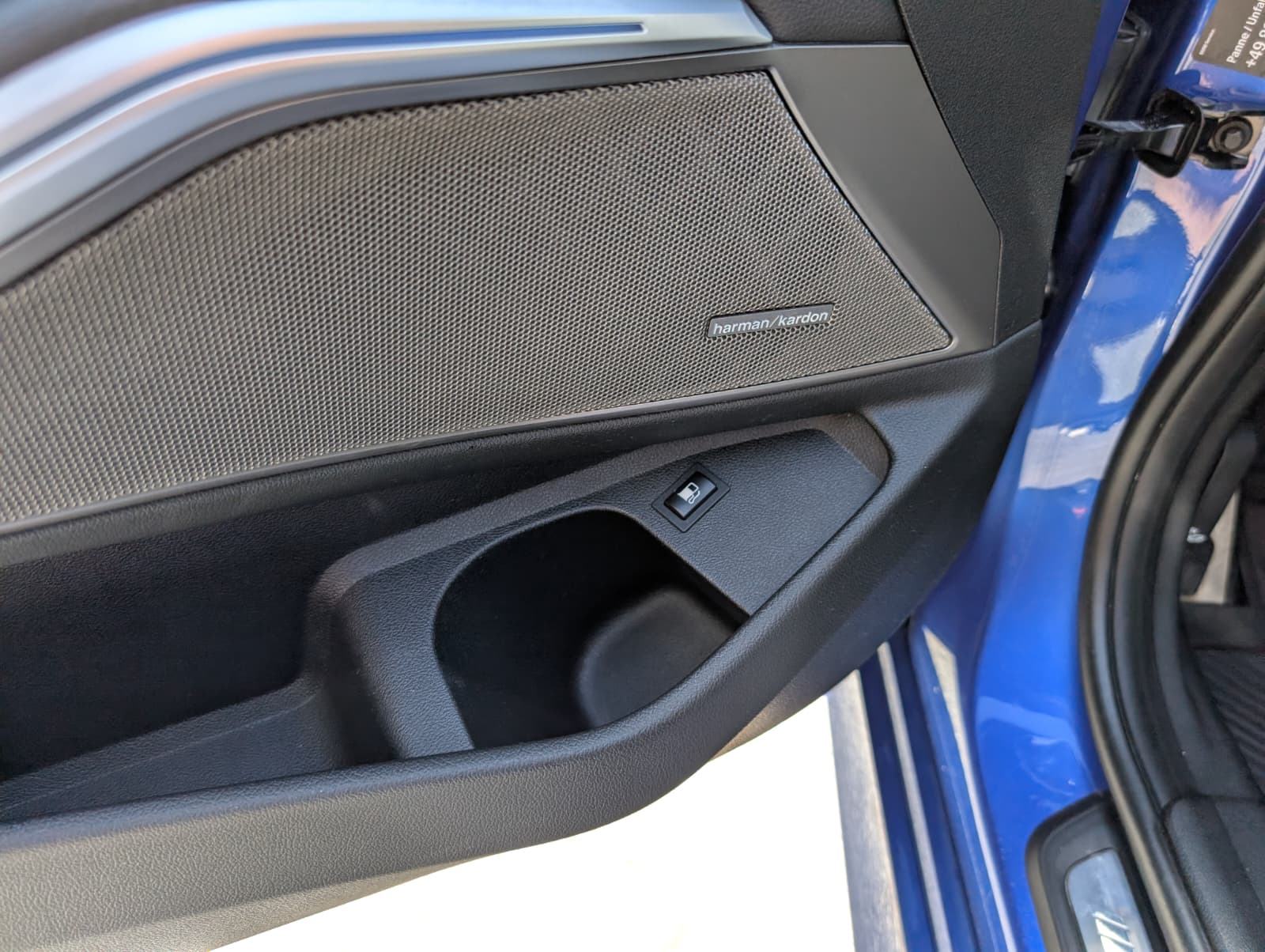BMW 330e, M Sport, Laser, H&K, 19", Big Navi, fotografija 12