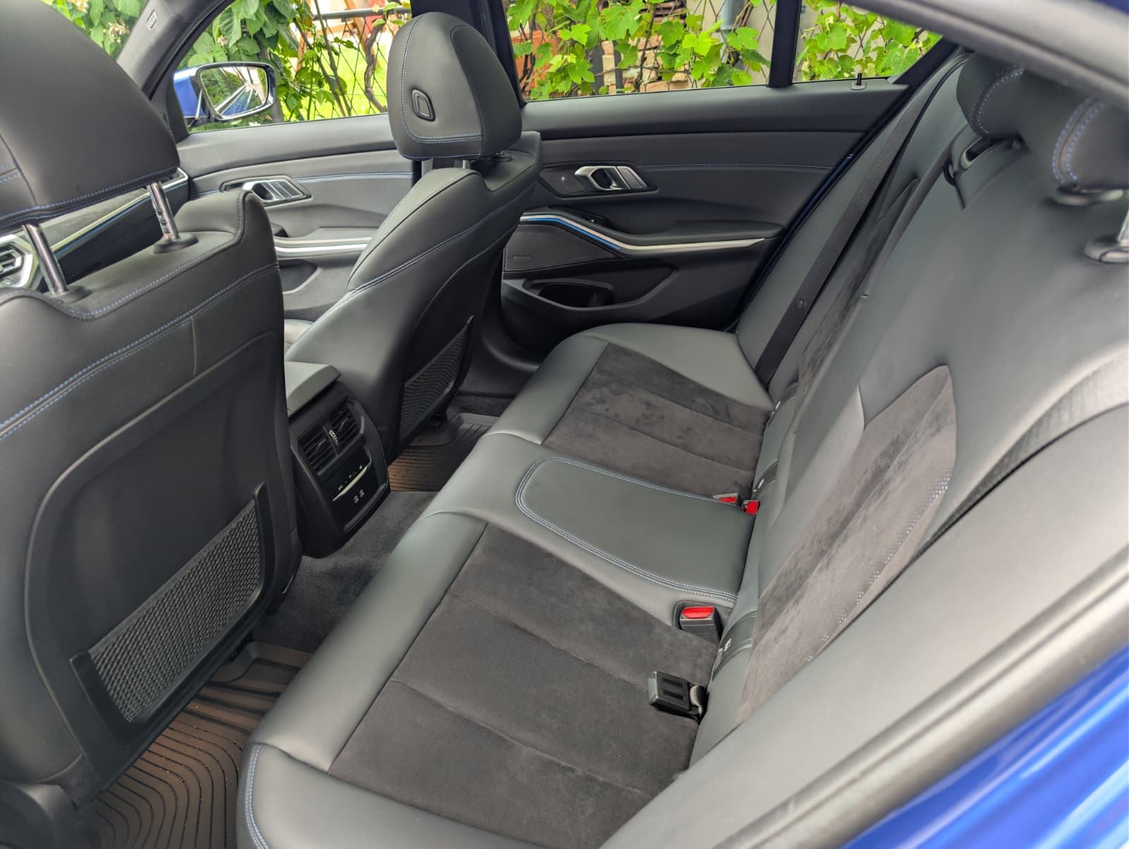 BMW 330e, M Sport, Laser, H&K, 19", Big Navi, fotografija 18