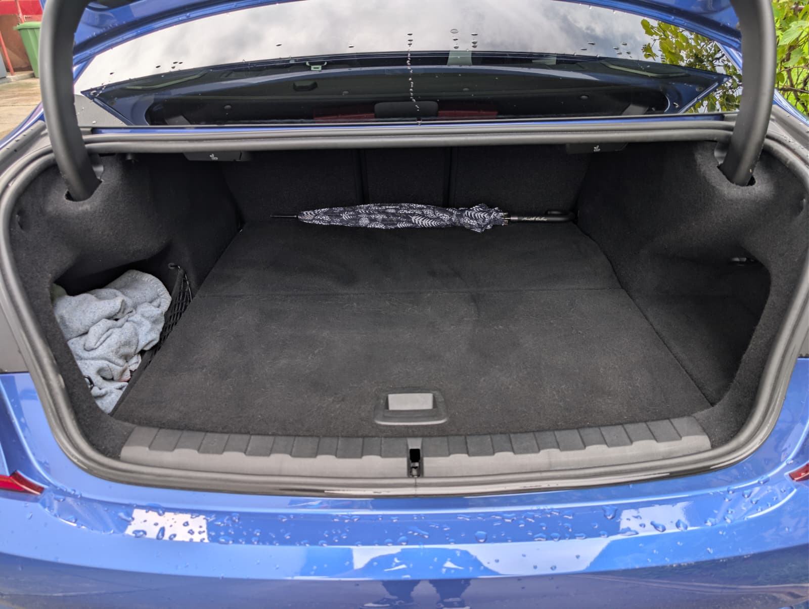 BMW 330e, M Sport, Laser, H&K, 19", Big Navi, fotografija 19