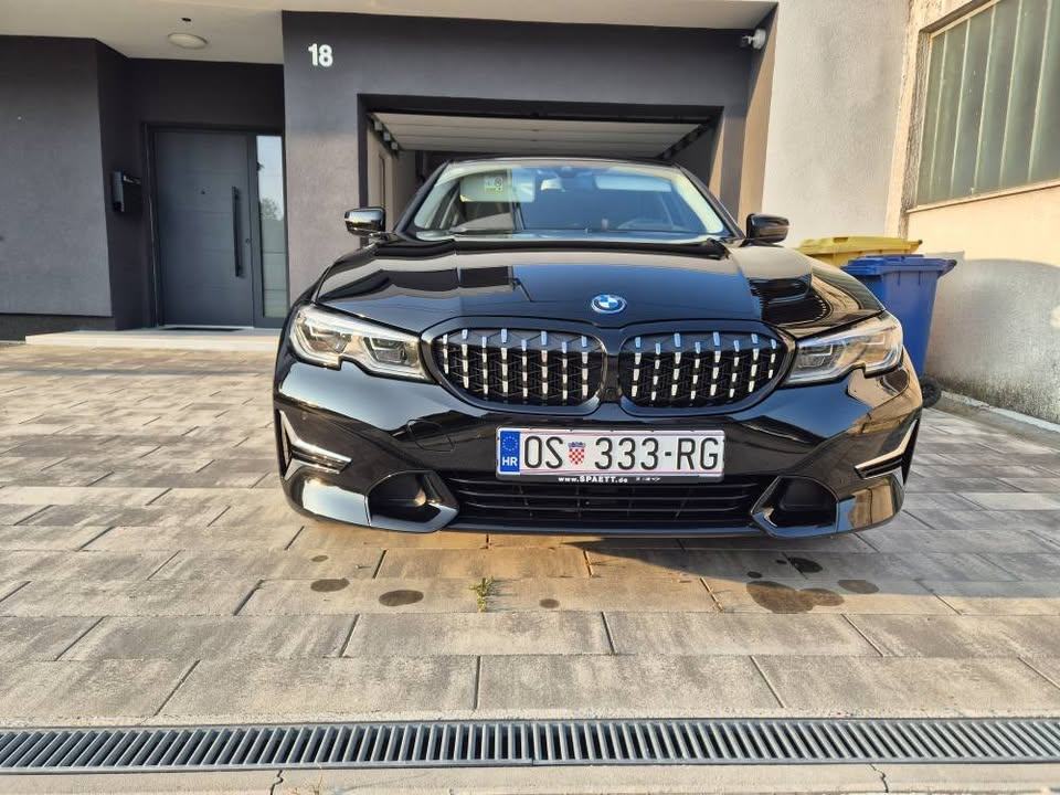 BMW serija 3 330e, fotografija 2