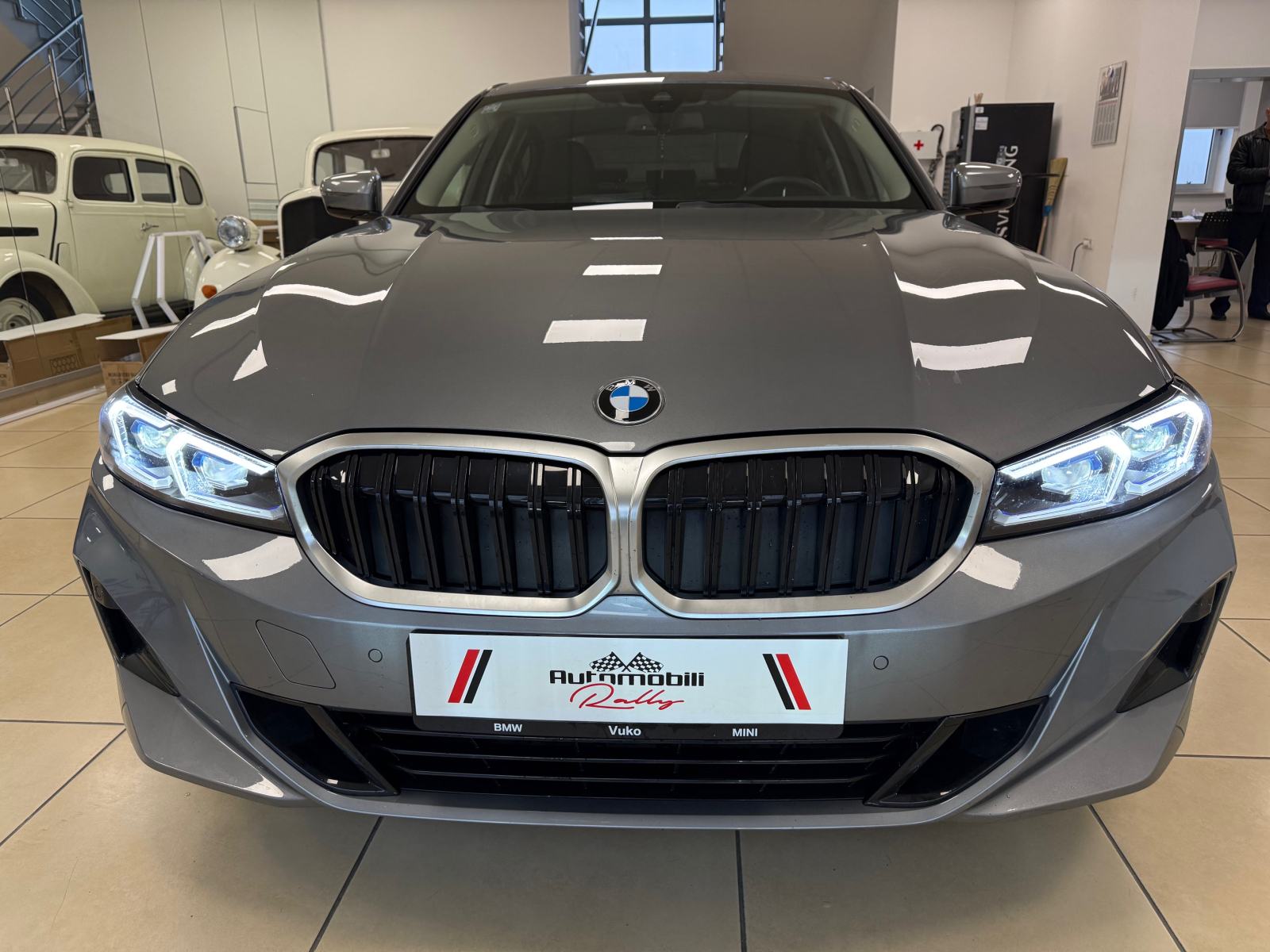 BMW serija 3 330i //SAMO 30.000 km//, fotografija 3