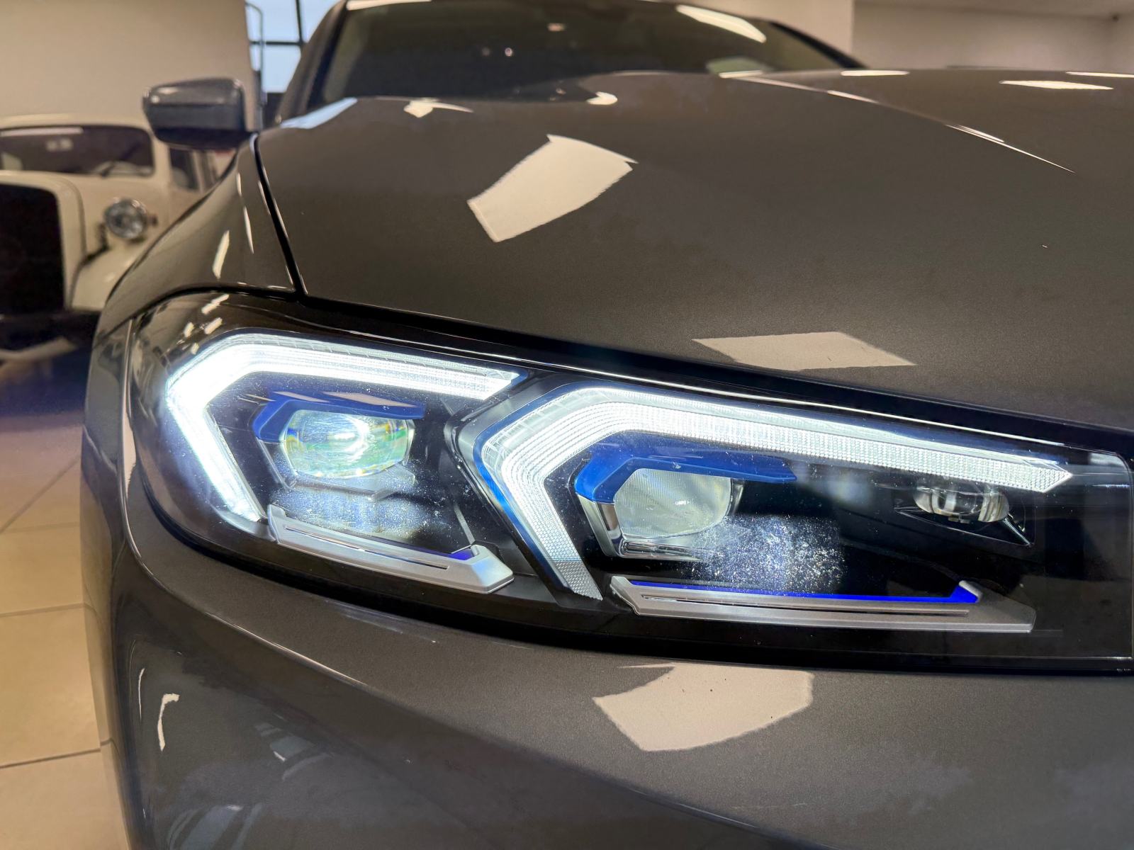 BMW serija 3 330i //SAMO 30.000 km//, fotografija 12