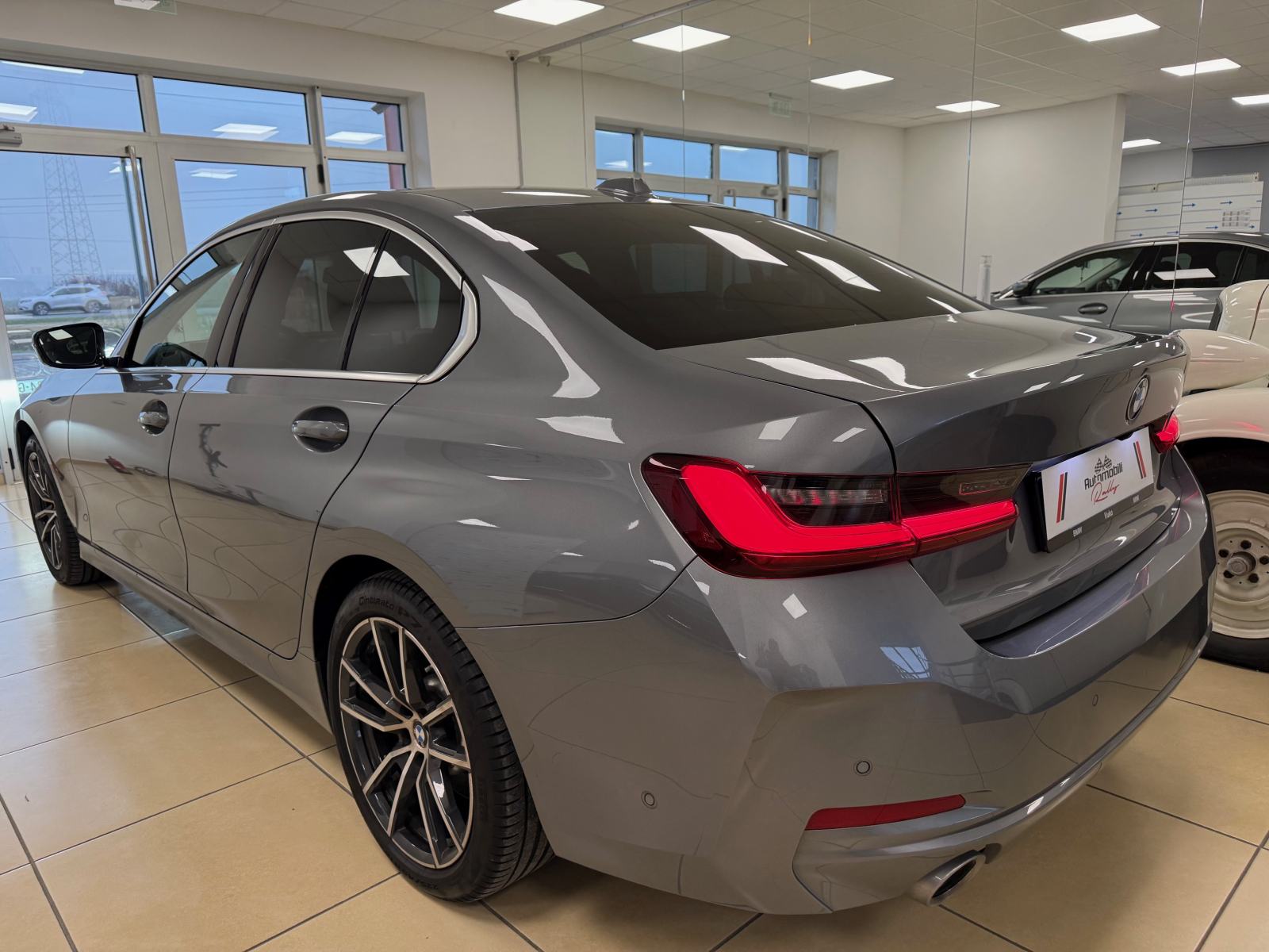 BMW serija 3 330i //SAMO 30.000 km//, fotografija 4