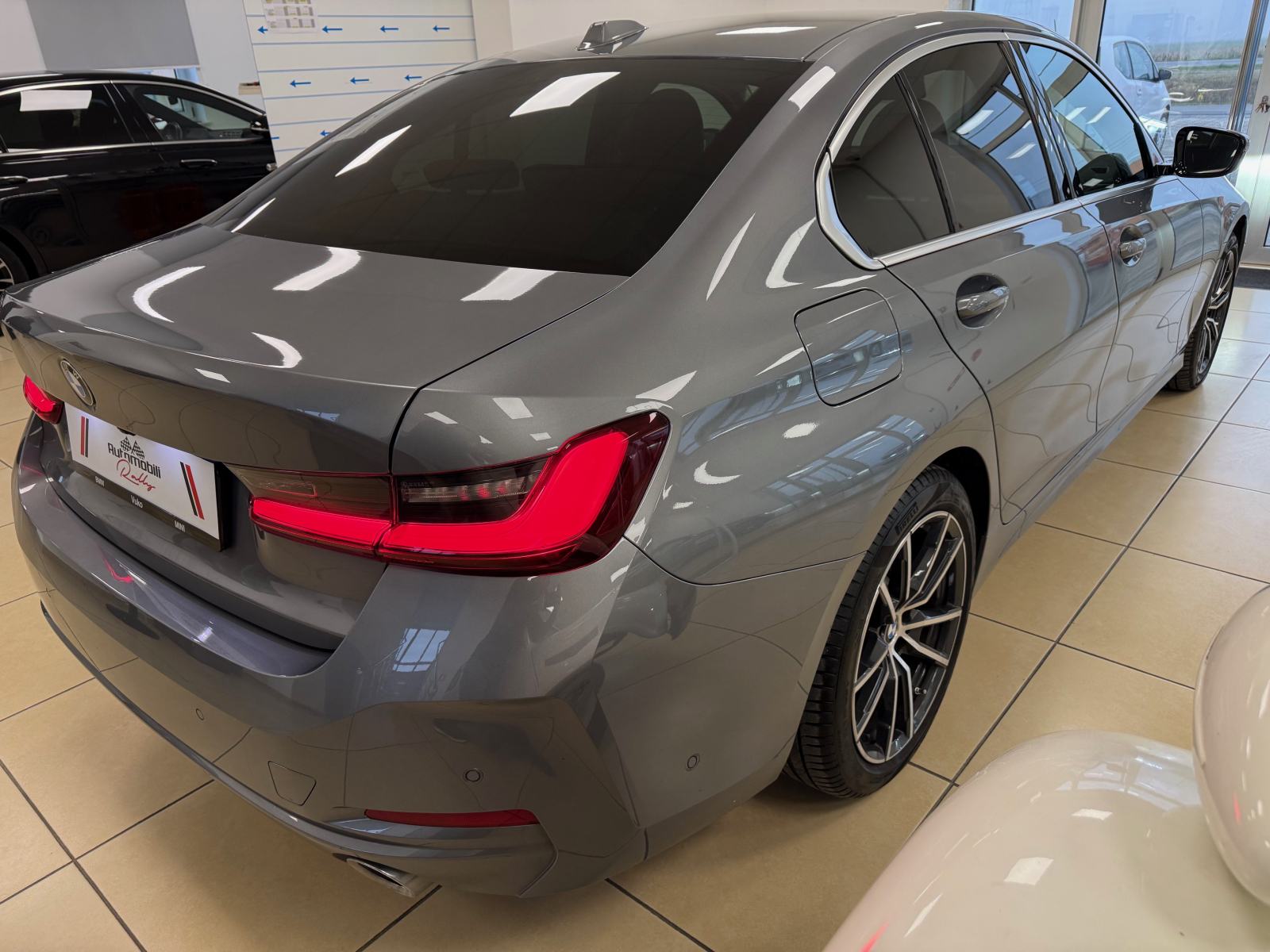 BMW serija 3 330i //SAMO 30.000 km//, fotografija 5