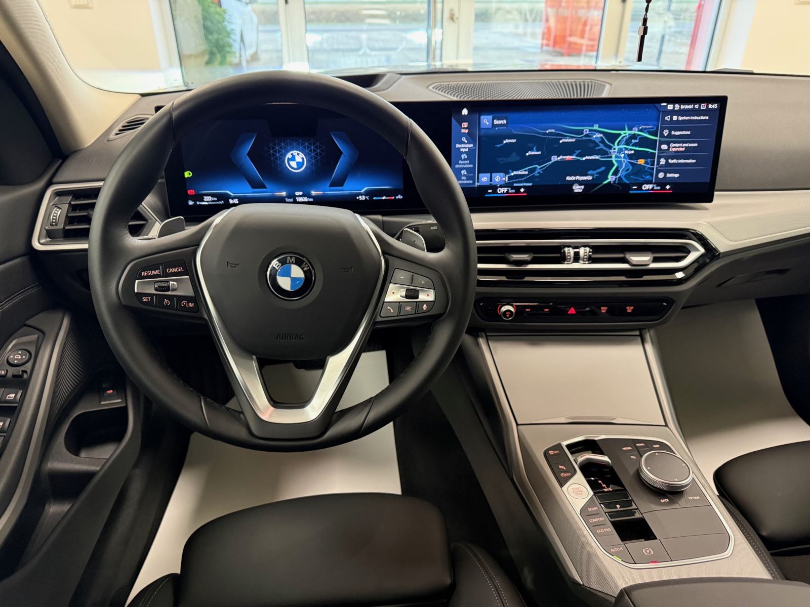 BMW serija 3 330i //SAMO 30.000 km//, fotografija 8