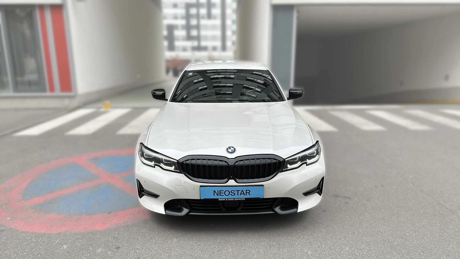 BMW serija 3 330i, fotografija 2